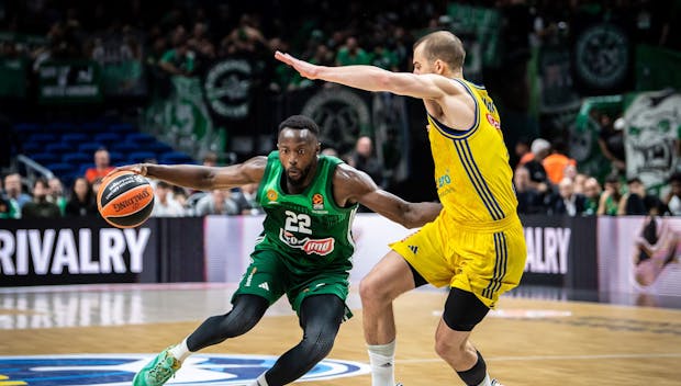 BERLIN, GERMANY - NOVEMBER 10: Jerian Grant #22 of Panathinaikos Athens drives against Matt Thomas #11 of Alba Berlin during the Turkish Airlines EuroLeague Regular Season Round 7 match between Alba Berlin and Panathinaikos Athens at Mercedes Benz Arena on November 10, 2023 in Berlin, Germany. (Photo by